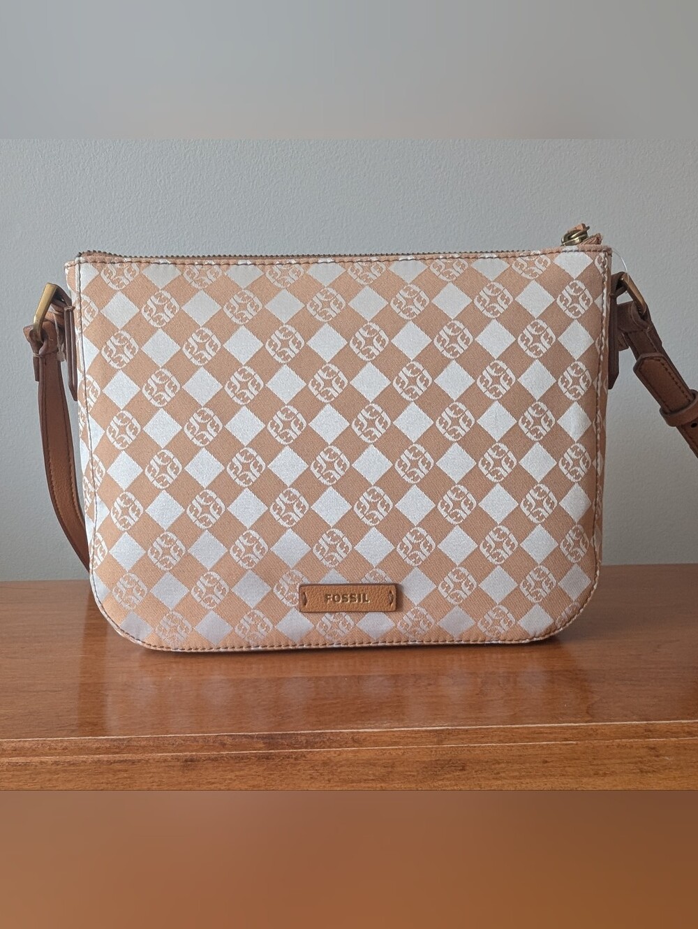 Fossil Women's Tan & White Patterned Crossbody Bag - Picture 5 of 9